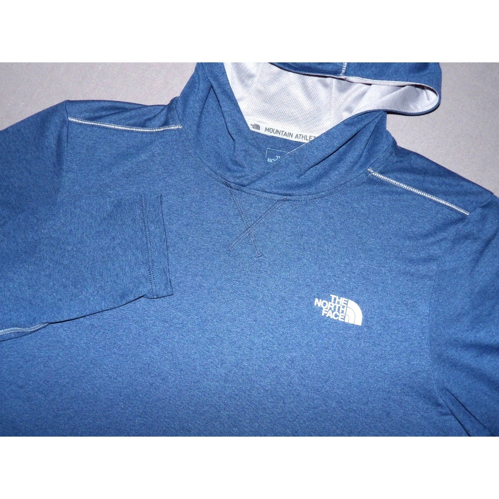 The North Face Flash Dry Long Sleeved Performance Hoodie T-Shirt Men's Medium